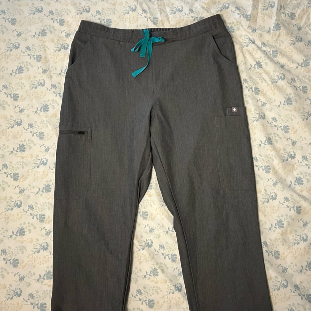 FIGS Technical Collection Scrub Set - Picture 3 of 4